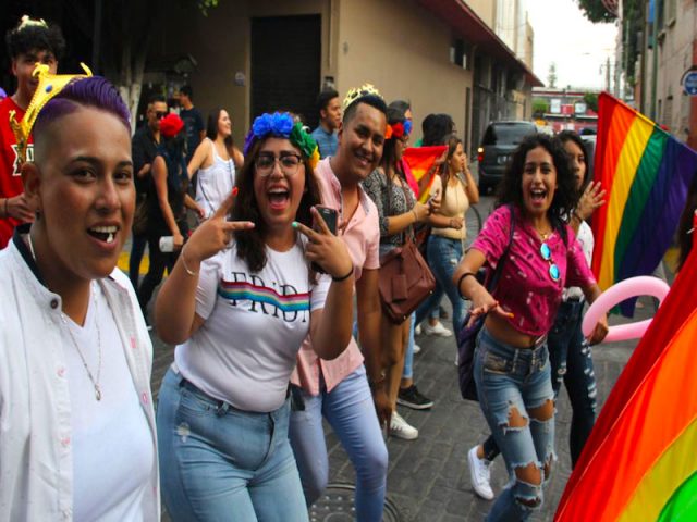 Celebran en Tacones la marcha gay ‘Pride León’ rompiendo récord de asistencia